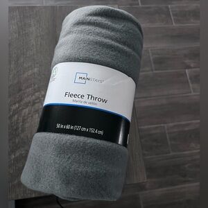 NWT Mainstays Gray Flannel Cozy Fleece Throw 
Blanket